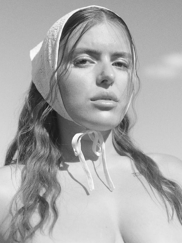 Félicie Ava 